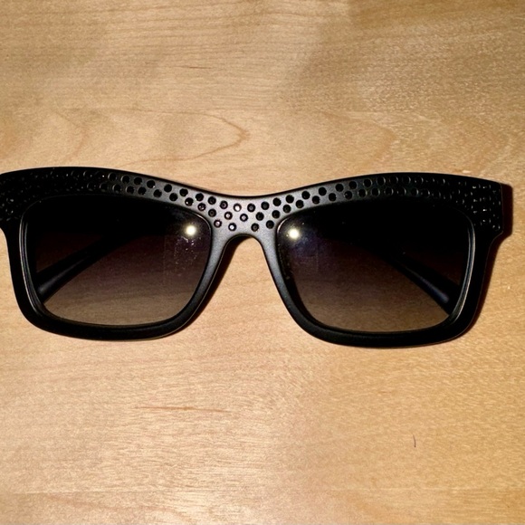 Gorgeous Authentic Chanel sunglasses - Picture 10 of 15